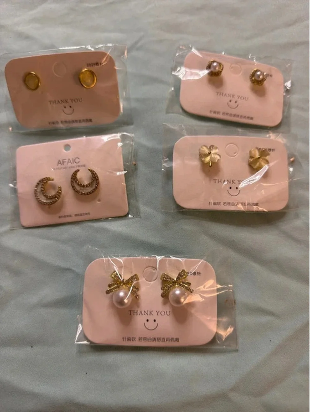 5 pair women’s earrings
